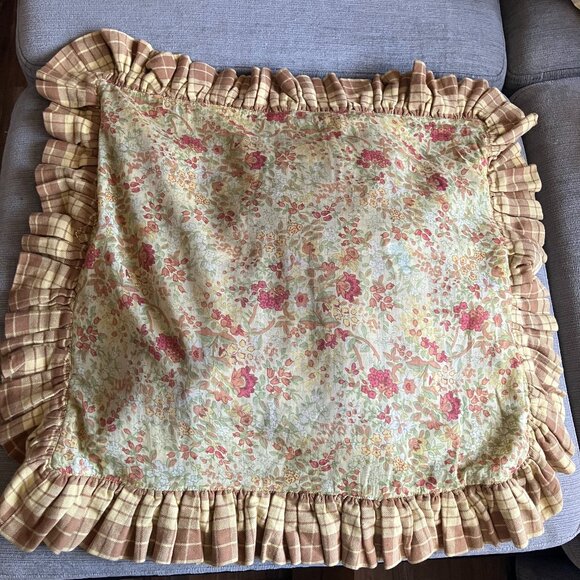 Lot of 3 April Cornel Floral Ruffle Pillowcases 20x20 - Picture 4 of 7